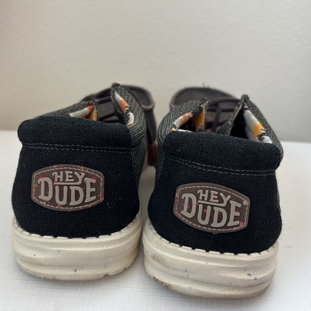 Hey Dude shoes size 11 - Picture 4 of 8